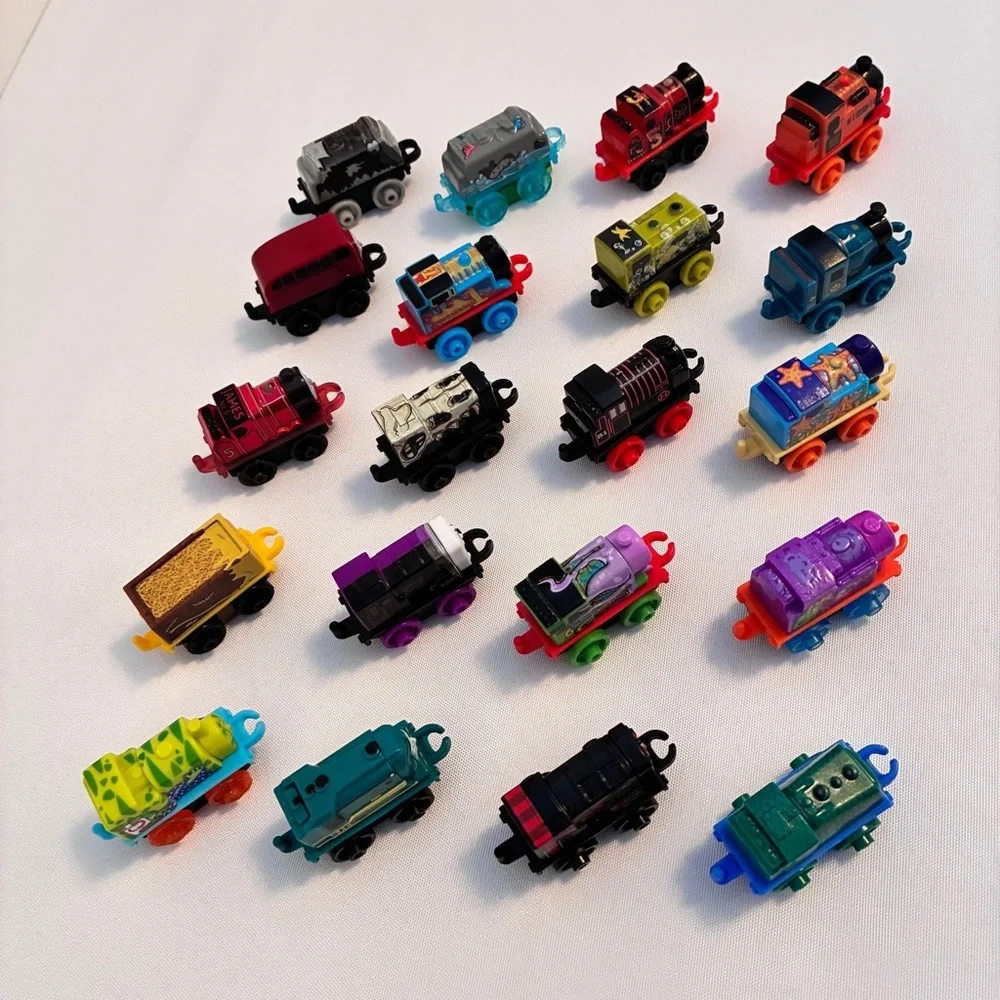 Fisher-Price Thomas & Friends Minis Toy Train 20 Pack Miniature Trains Unique